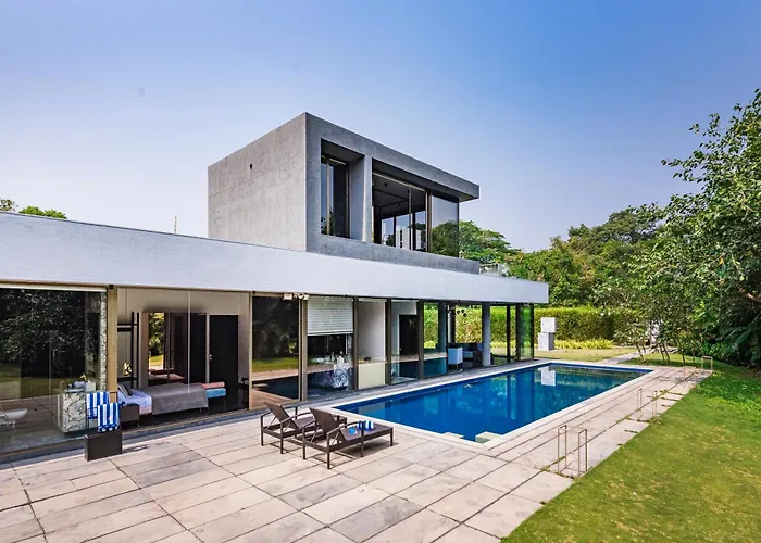 Saffronstays Glasshouse 91 - 4Br Luxury Villa With Pool, Art Installations, Lawns & Outdoor Dining Alibag
