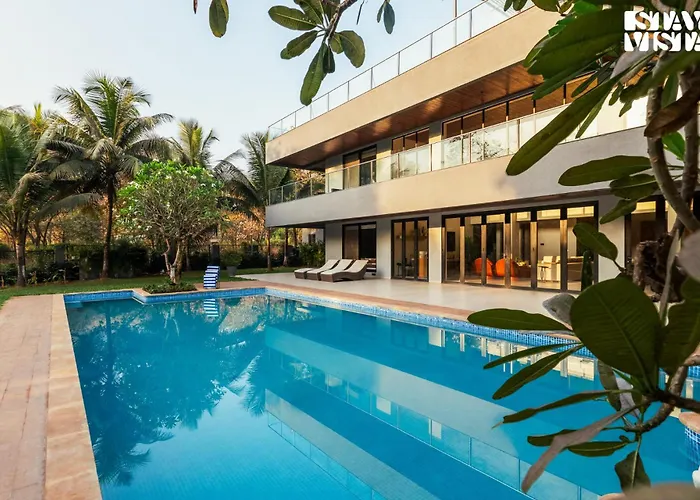 Reflection House by Stayvista: Poolside Retreat with Terrace Bar & Games Alibag